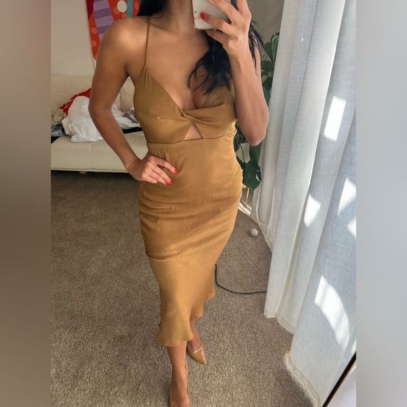 Dresses & Skirts - Beautiful lined midi dress
